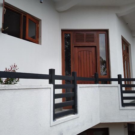 Holly House Homestay Ella Bagian luar foto