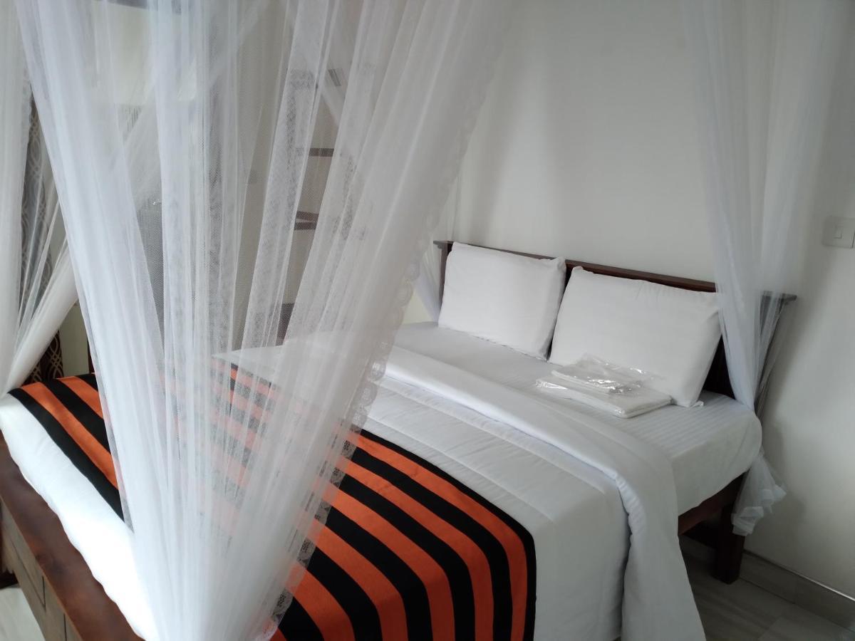 Holly House Homestay Ella Bagian luar foto