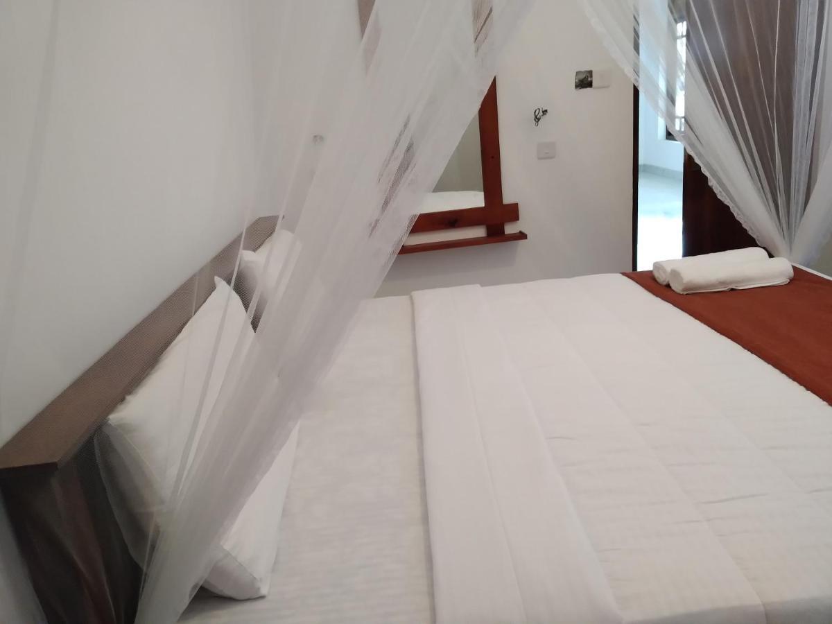 Holly House Homestay Ella Bagian luar foto