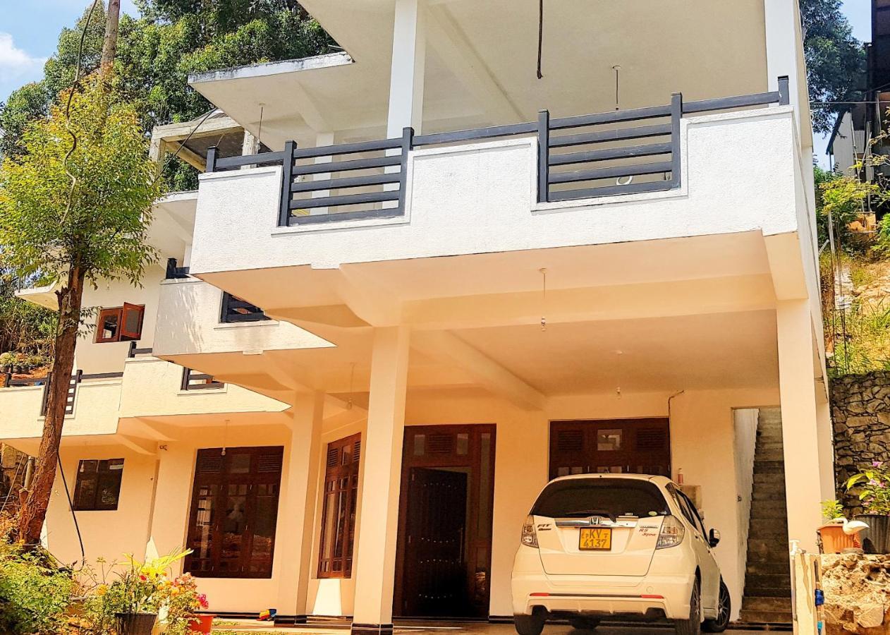Holly House Homestay Ella Bagian luar foto