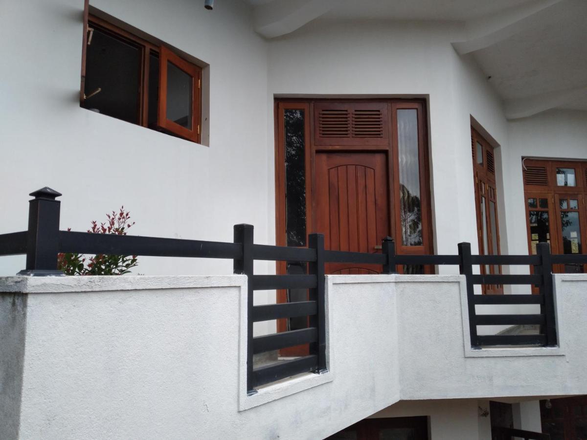 Holly House Homestay Ella Bagian luar foto