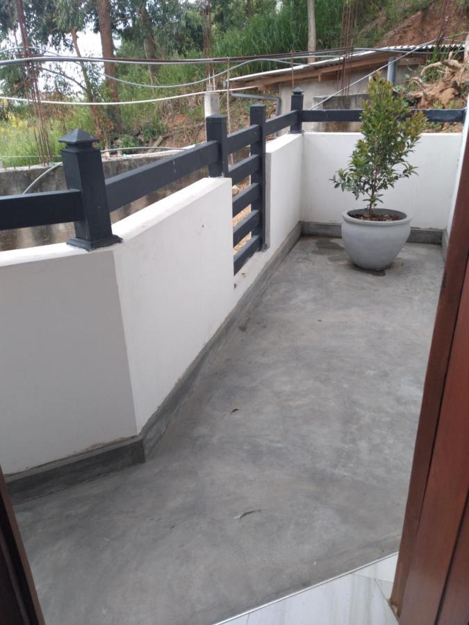 Holly House Homestay Ella Bagian luar foto
