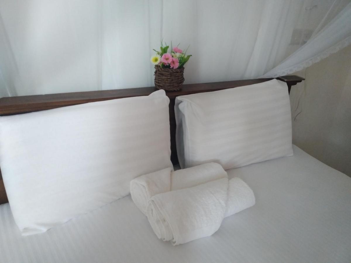 Holly House Homestay Ella Bagian luar foto