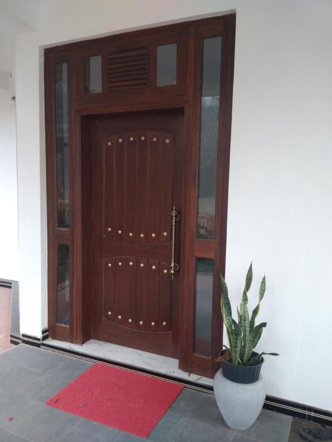 Holly House Homestay Ella Bagian luar foto