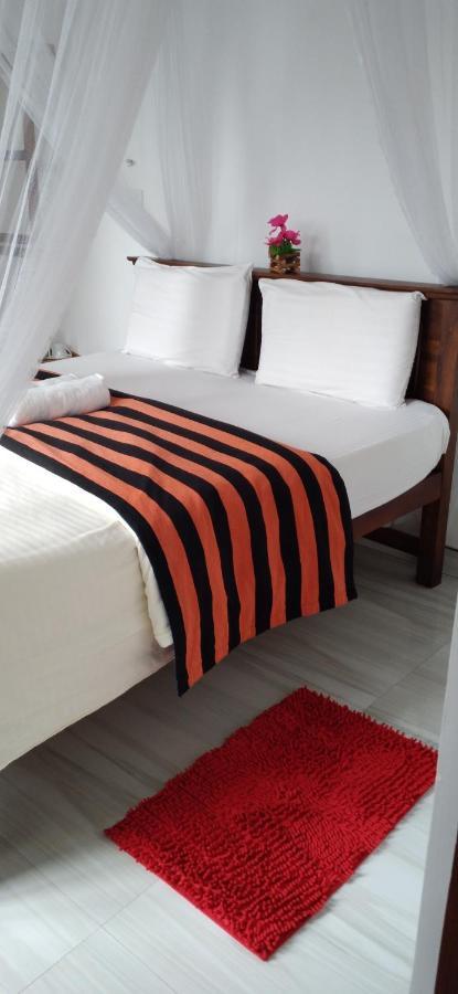 Holly House Homestay Ella Bagian luar foto
