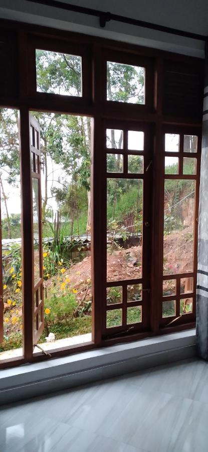 Holly House Homestay Ella Bagian luar foto