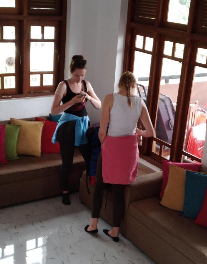Holly House Homestay Ella Bagian luar foto