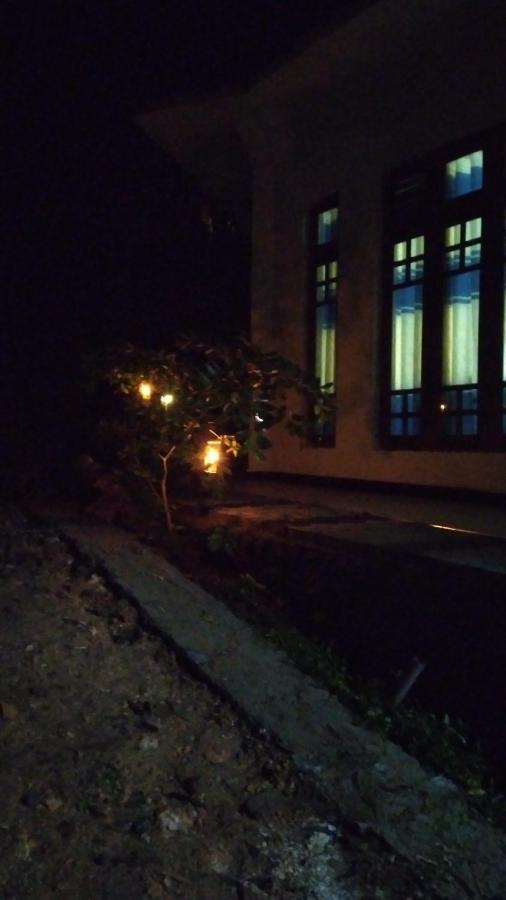 Holly House Homestay Ella Bagian luar foto