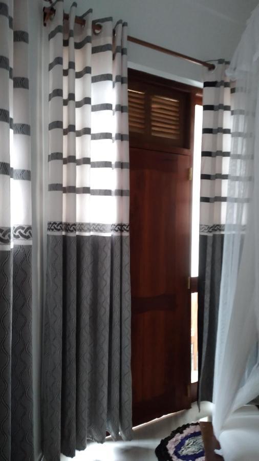 Holly House Homestay Ella Bagian luar foto